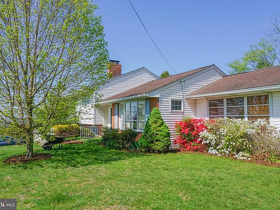 3rd image of 379 Hilldale Rd
