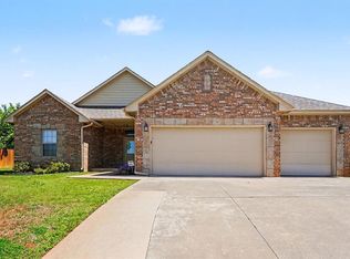 2400 Bretton Ln, Edmond, OK 73012
