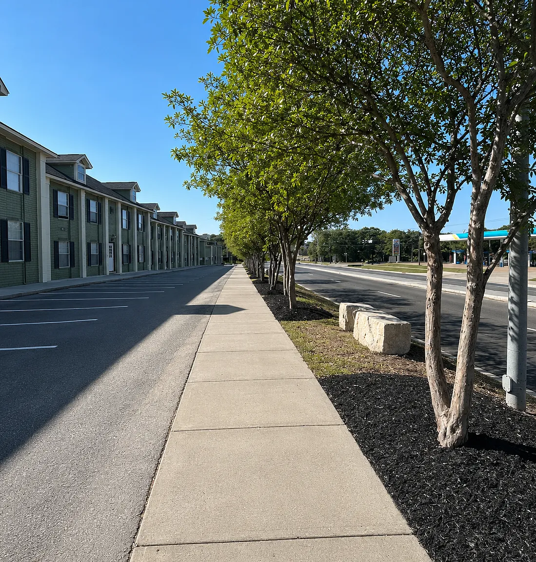 Broadmoor Apartments — Photo 1