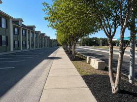 Broadmoor Apartments