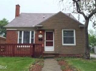 21345 Newcastle Rd, Harper Woods, MI 48225