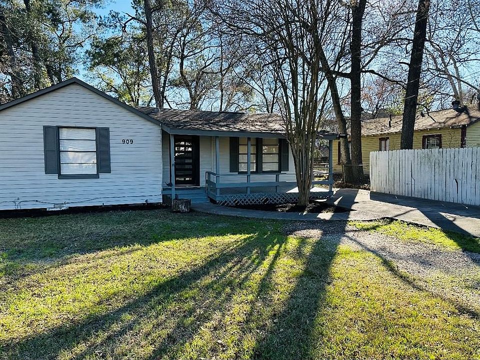 1st image of 909 Woodcrest Dr