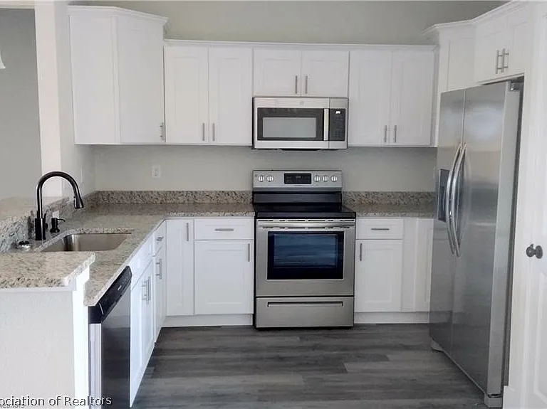1013 Greenwood Ter — Photo 3