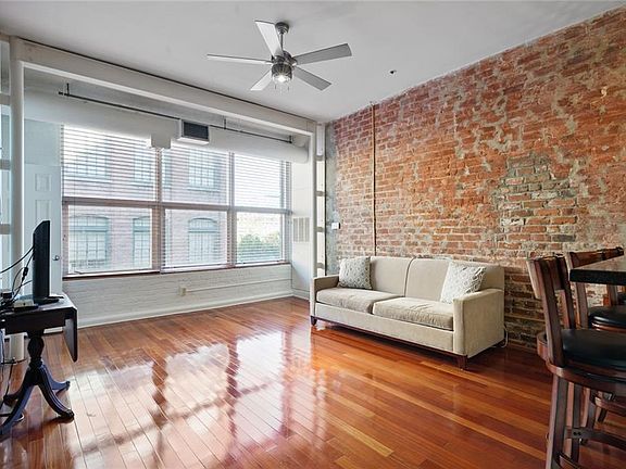 3rd image of 1111 S Peters St APT 305