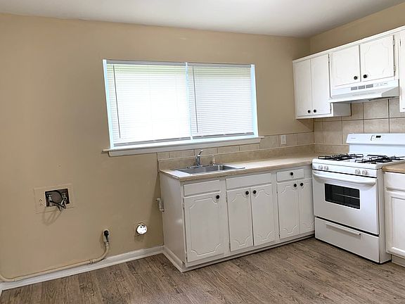 4th image of 8 Pollux Cir E APT 4
