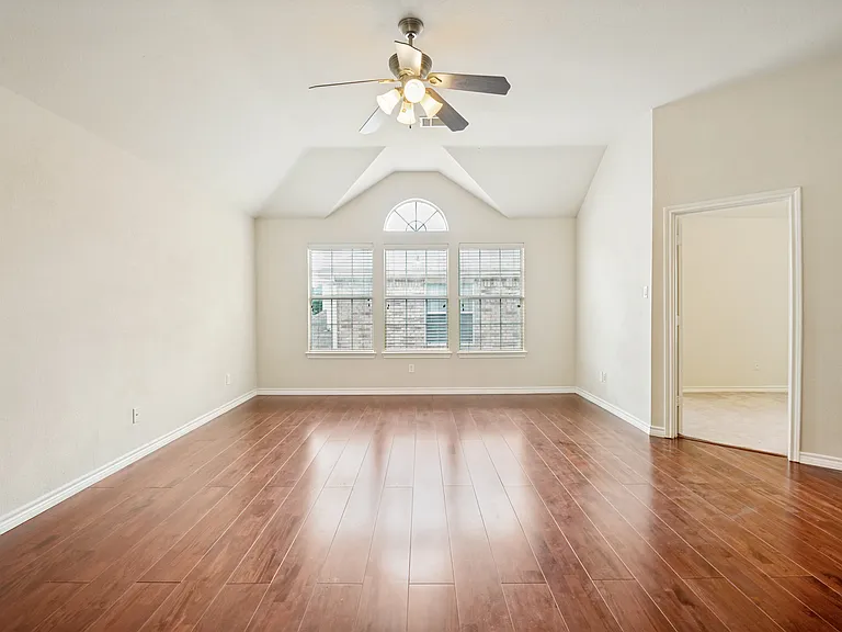 11800 Pondview Ln — Photo 19