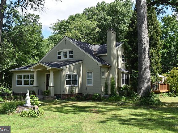 3rd image of 1109 Forest Ave