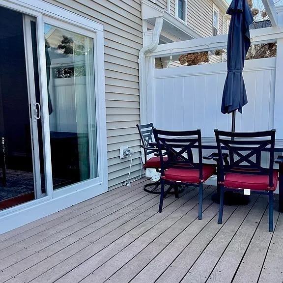 215 Allerton Commons Ln #215 — Photo 2