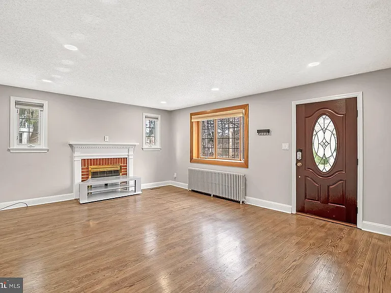 32 Cranbury Rd — Photo 5