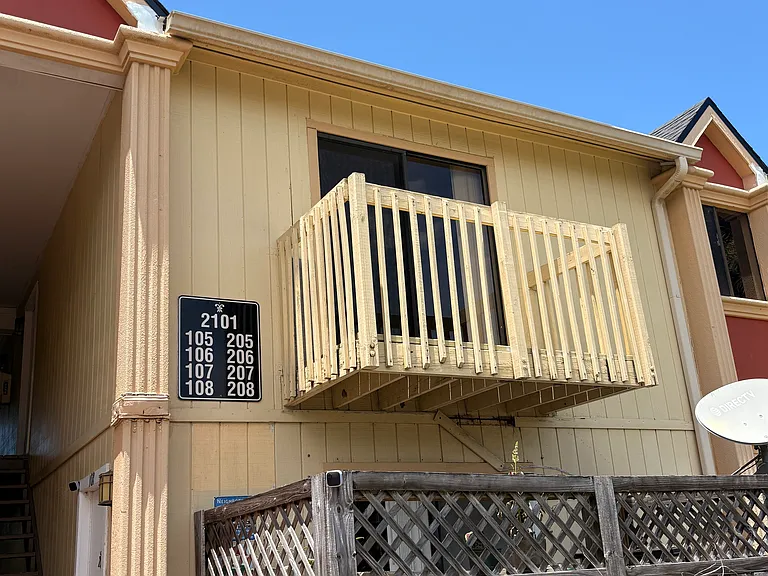 2101 Forest Knoll Dr NE #208 — Photo 1