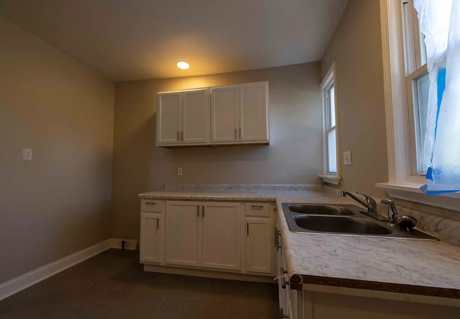 3 bed, 1.0 bath, $1,200 — Photo 4