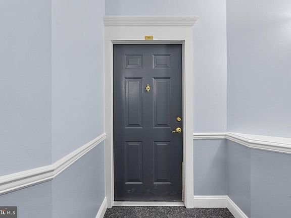 4th image of 502 King Farm Blvd APT 402
