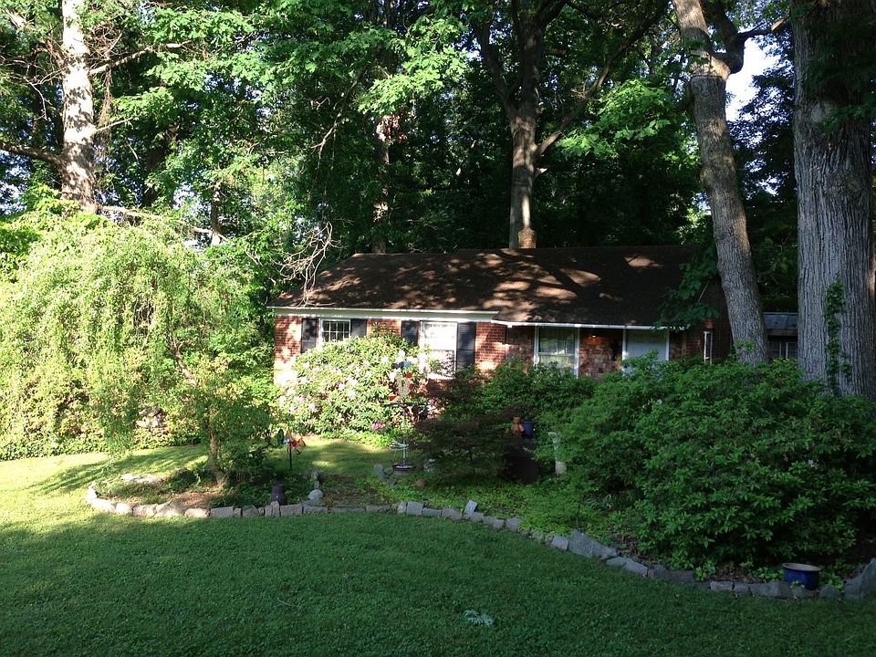 2nd image of 2821 Knowles St