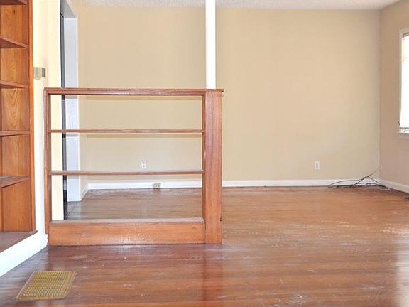 5th image of 1532 E New York Ave