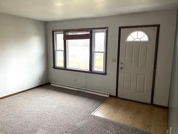 4th image of 44 Ash St