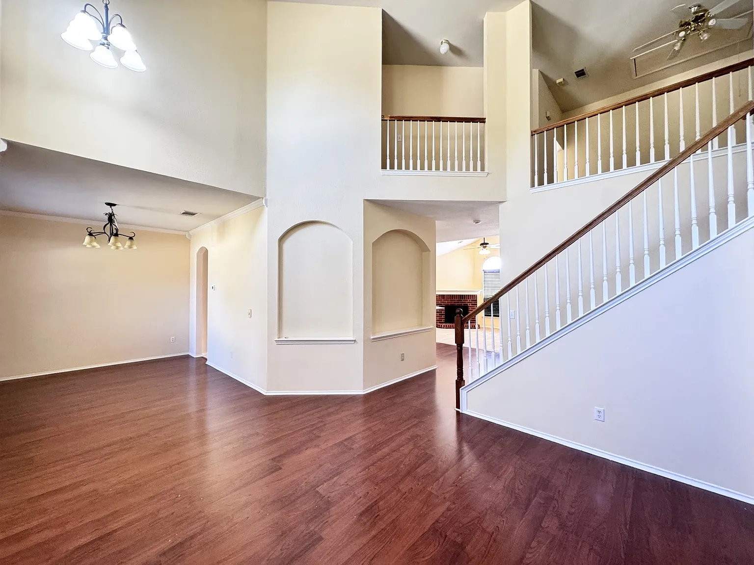 4 bed, 2296 sqft, $2,600 — Photo 2