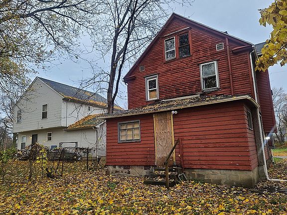 2nd image of 114 Lake St