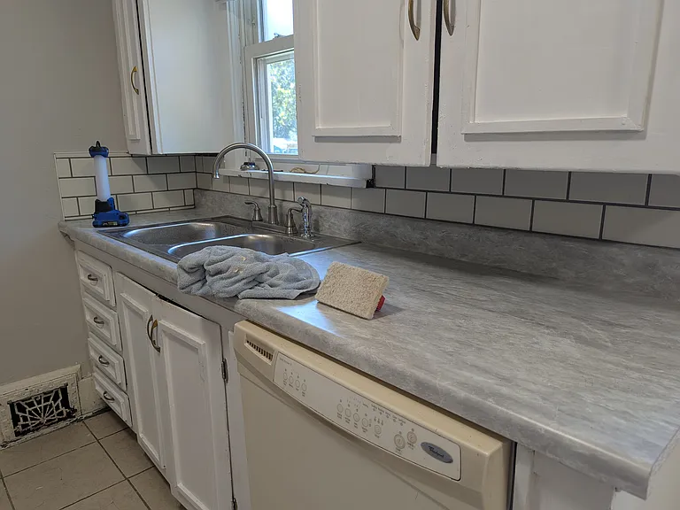 937 E Loren St — Photo 5