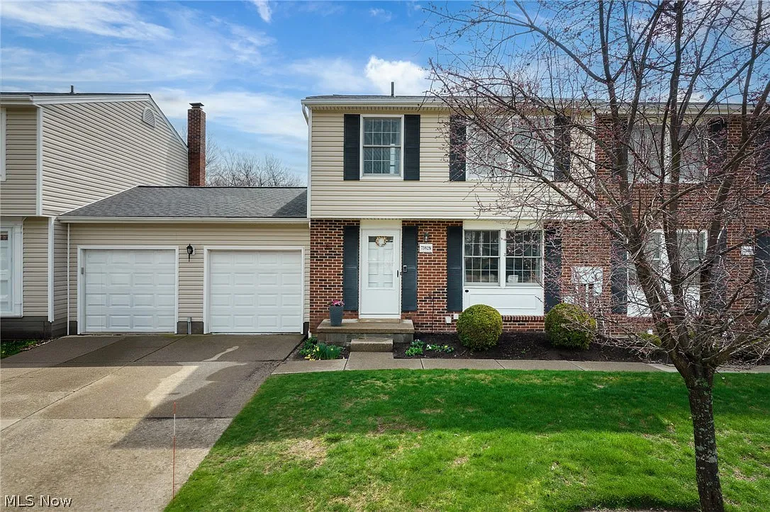 7382 N Chestnut Commons Dr photo 1
