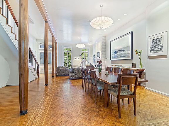 4th image of 71 W 11th St