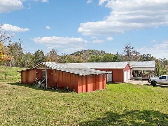 4th image of 2020 Hubbard Dr