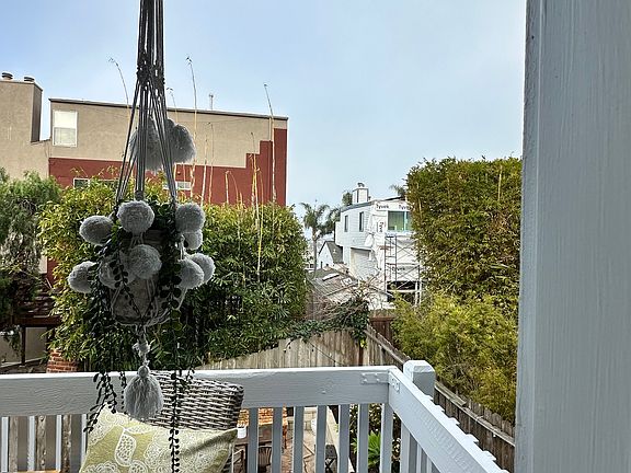 5th image of 249 N Granados Ave