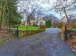 552 W Hill Rd, Stamford, CT 06902