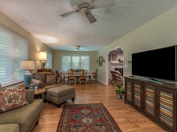 2nd image of 105 Muirfield Ct