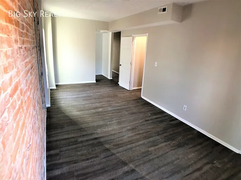 879 Oak St #1/2 — Photo 8
