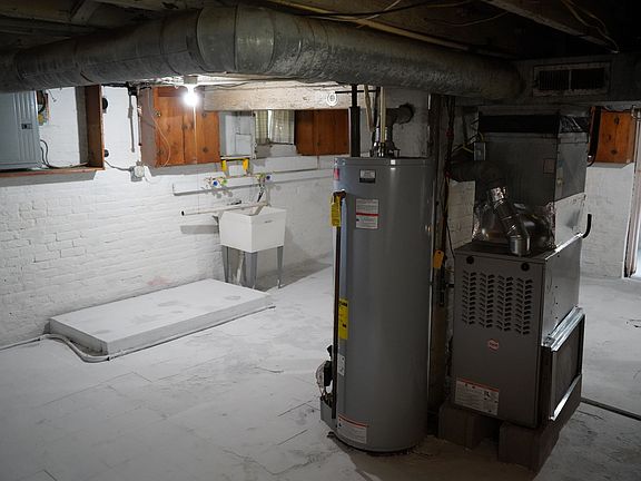 5th image of 3405 Tate Ave