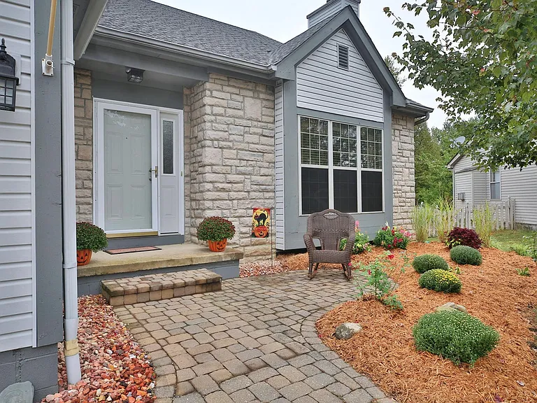 7567 Ladywell Ct — Photo 2