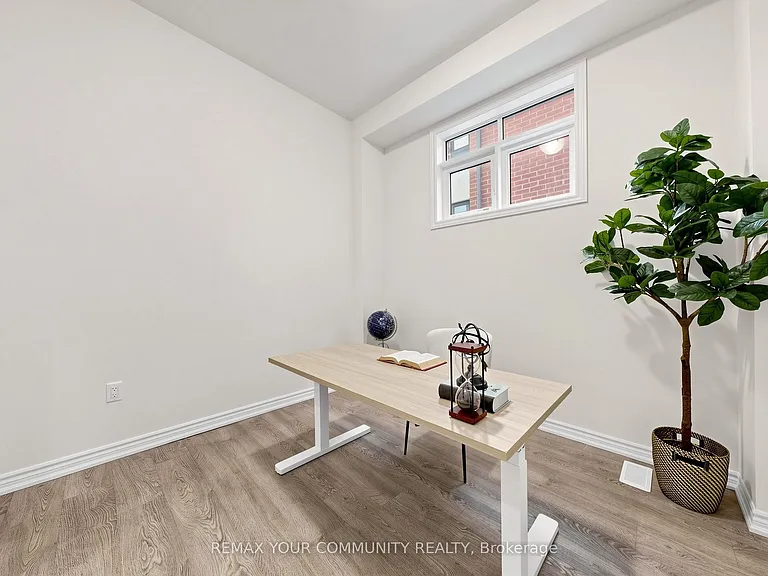 105 Halldorson Ave — Photo 6