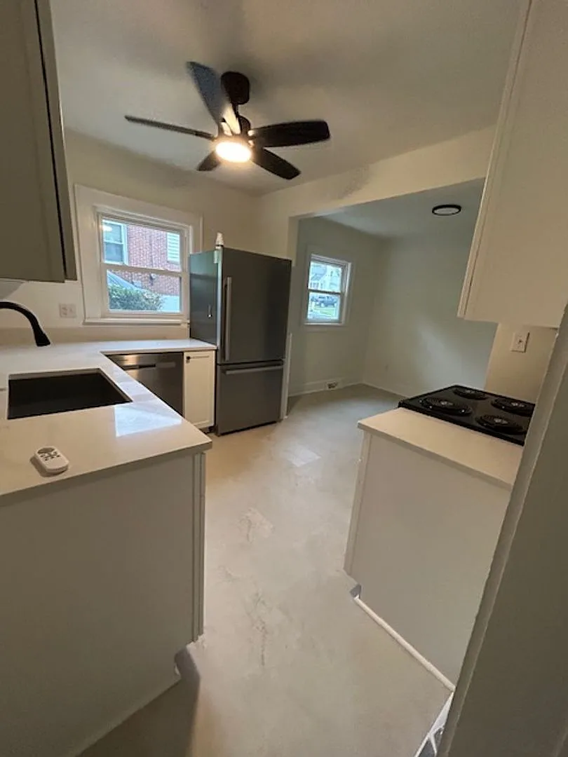 Beautifully Updated 4 Bedroom, 2 Bathroom Home for Rent Pearisburg, VA — Photo 3