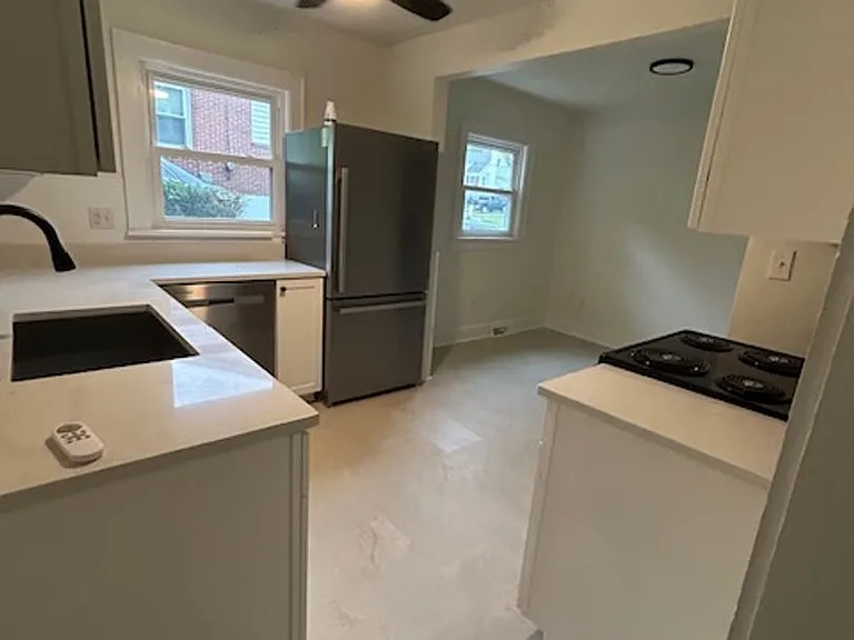 408 Orchard Dr — Photo 3