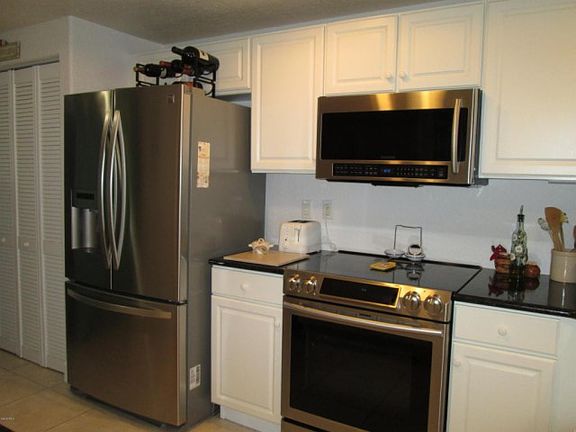 5th image of 806 Mystic Dr APT 205