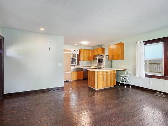 4th image of 8601 Highland Ave
