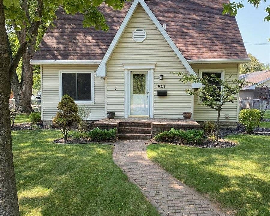 1st image of 841 Wisconsin River Dr