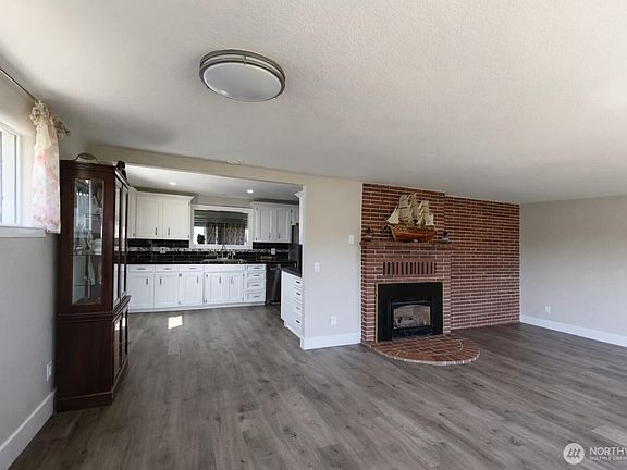 4th image of 108 W Bartlett Road