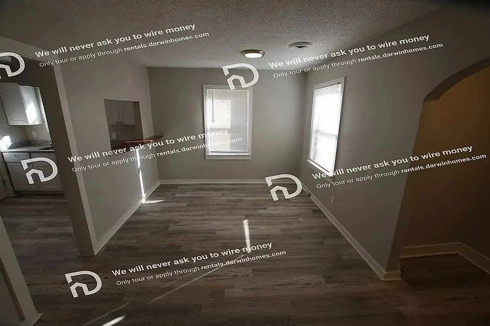 3 bed, 1.0 bath, 1055 sqft, $1,472 — Photo 4