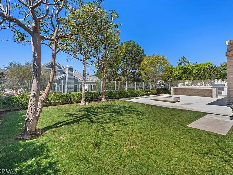 17 Colonial Dr — Photo 24