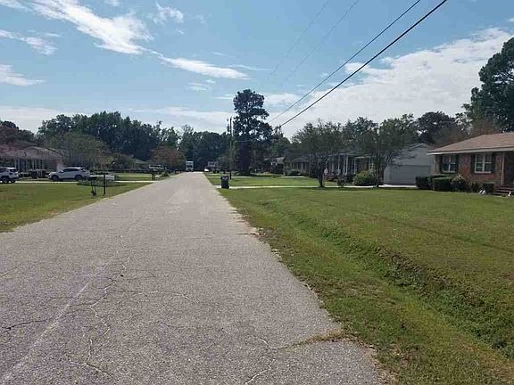 5th image of 2606 Meridian St