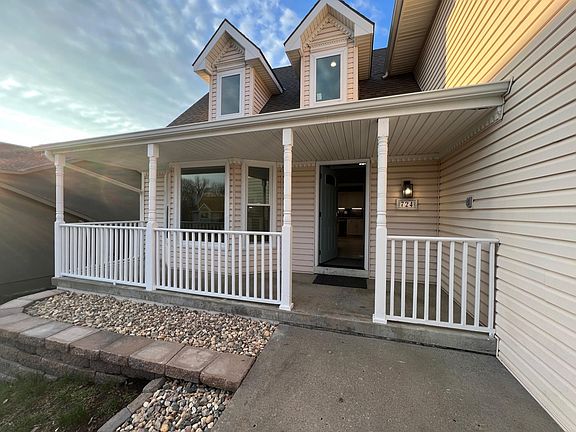 4th image of 724 Plum Rose Dr