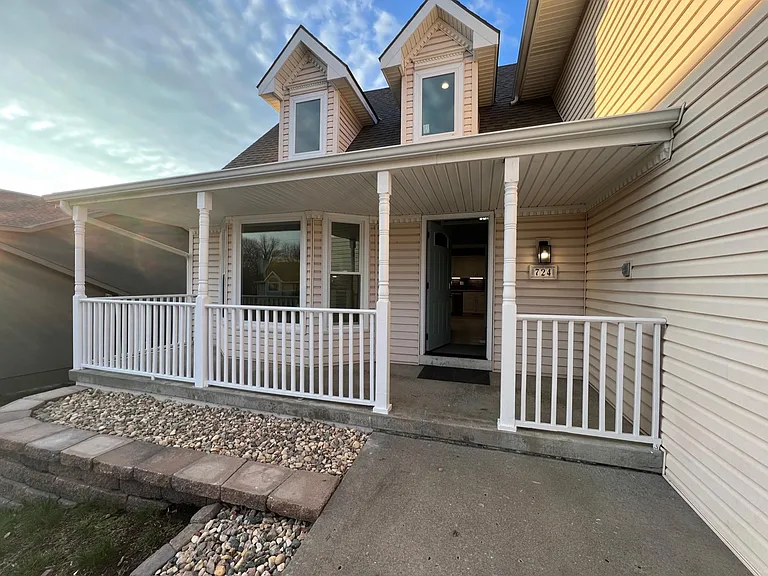 724 Plum Rose Dr — Photo 4