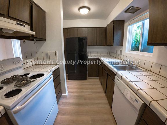 3rd image of 122 Vine St Unit B