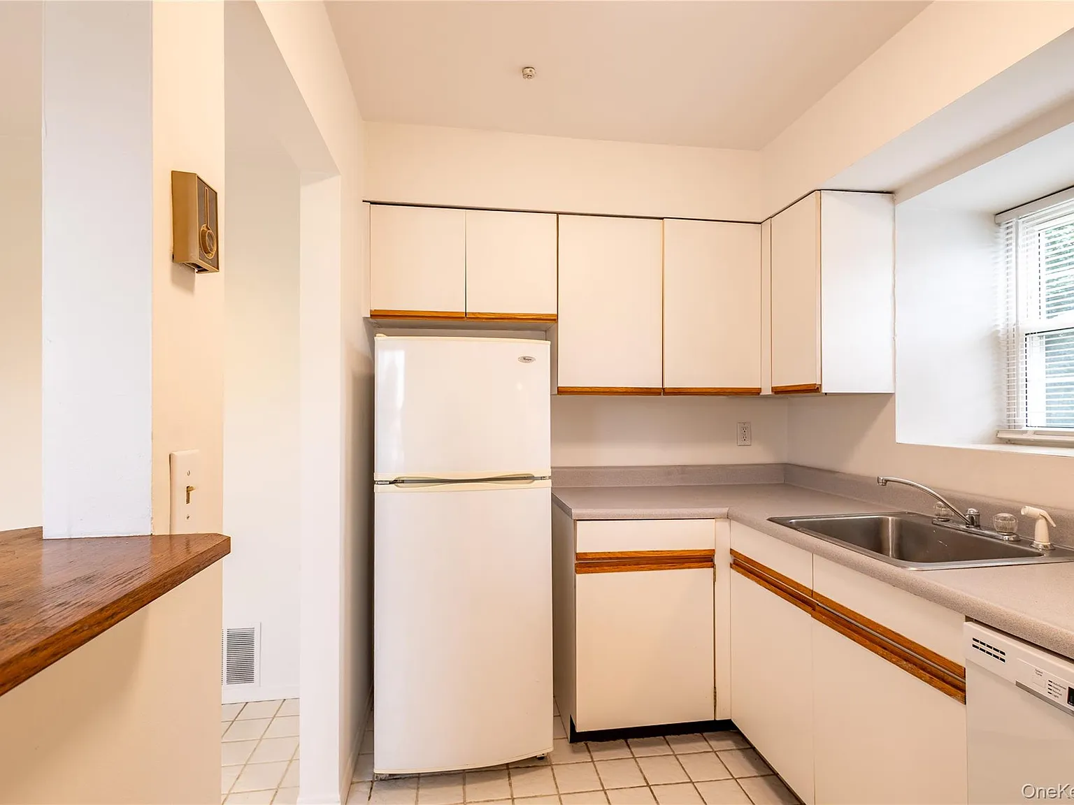 1 bed, 1.0 bath, 1000 sqft, $2,300 — Photo 2