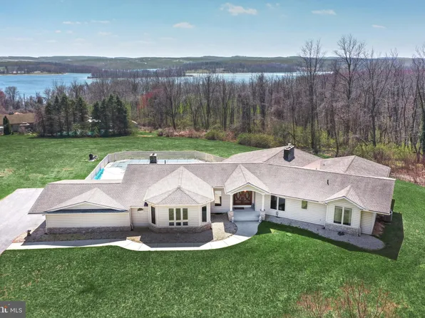 6330 Tamarind Dr, Spring Grove, PA 17362