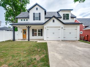 216 Wilson St, Lake Dallas, TX 75065