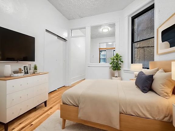 2nd image of 331 W 16th St APT 5