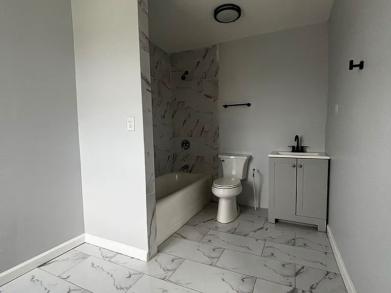 907 Park Ave #D21 — Photo 11