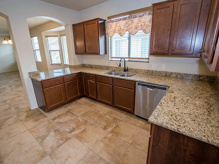 278 Bainbridge Dr — Photo 11